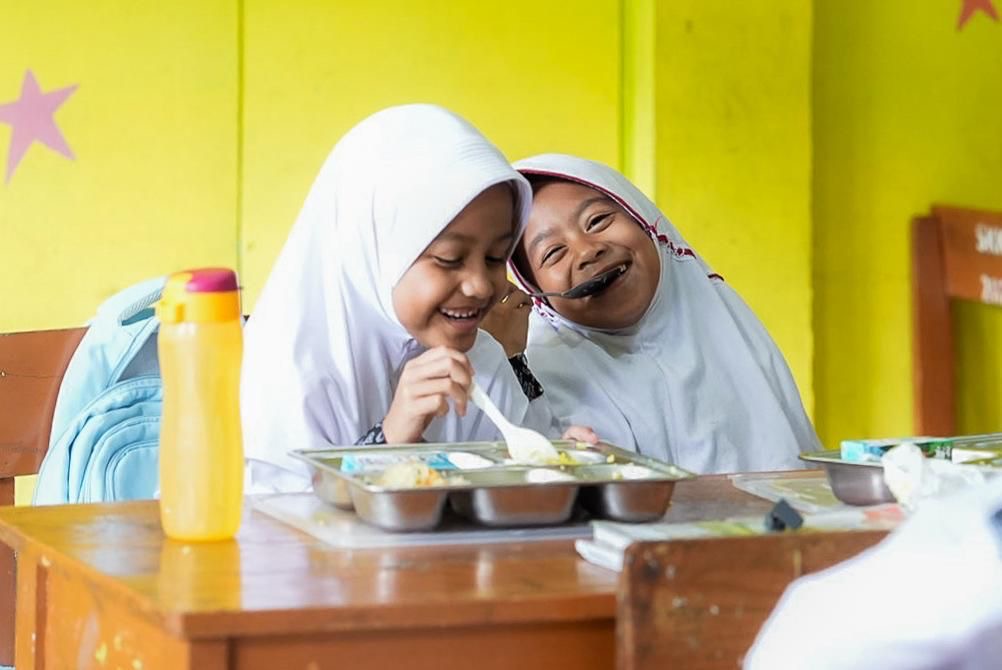 Jangan Salah Pukul Panci: Negara Tidak Lalai, Justru Sedang Berperang Menyelamatkan Anak Bangsa!
